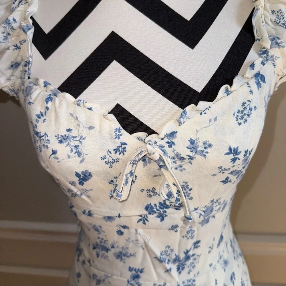 REFORMATION Pacey Dress Blue Floral Mini Dress Short Sleeve size 2 - Picture 9 of 10